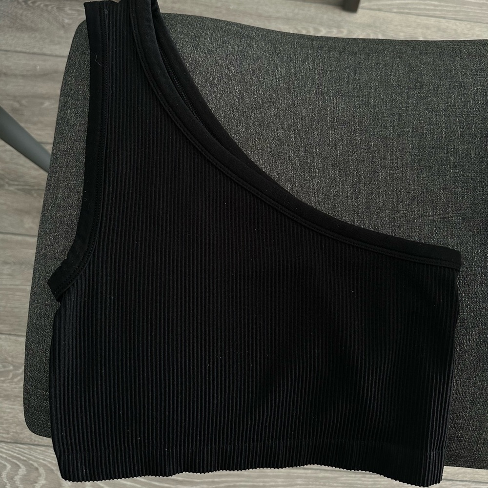 Aritzia Sunday Best - One shoulder crop top